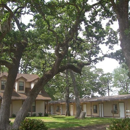 Hempstead Country Inn & Suites 외부 사진