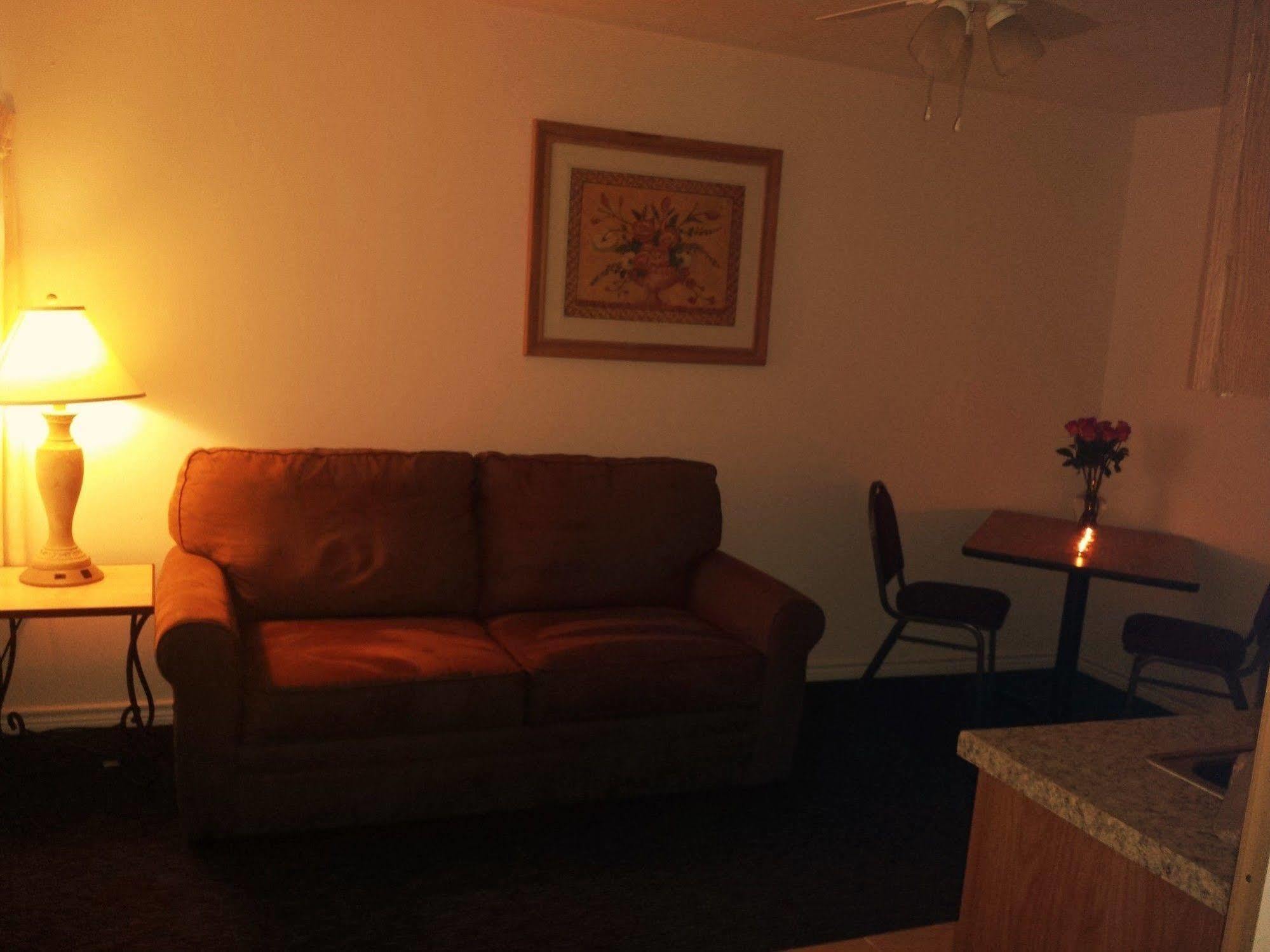 Hempstead Country Inn & Suites 외부 사진