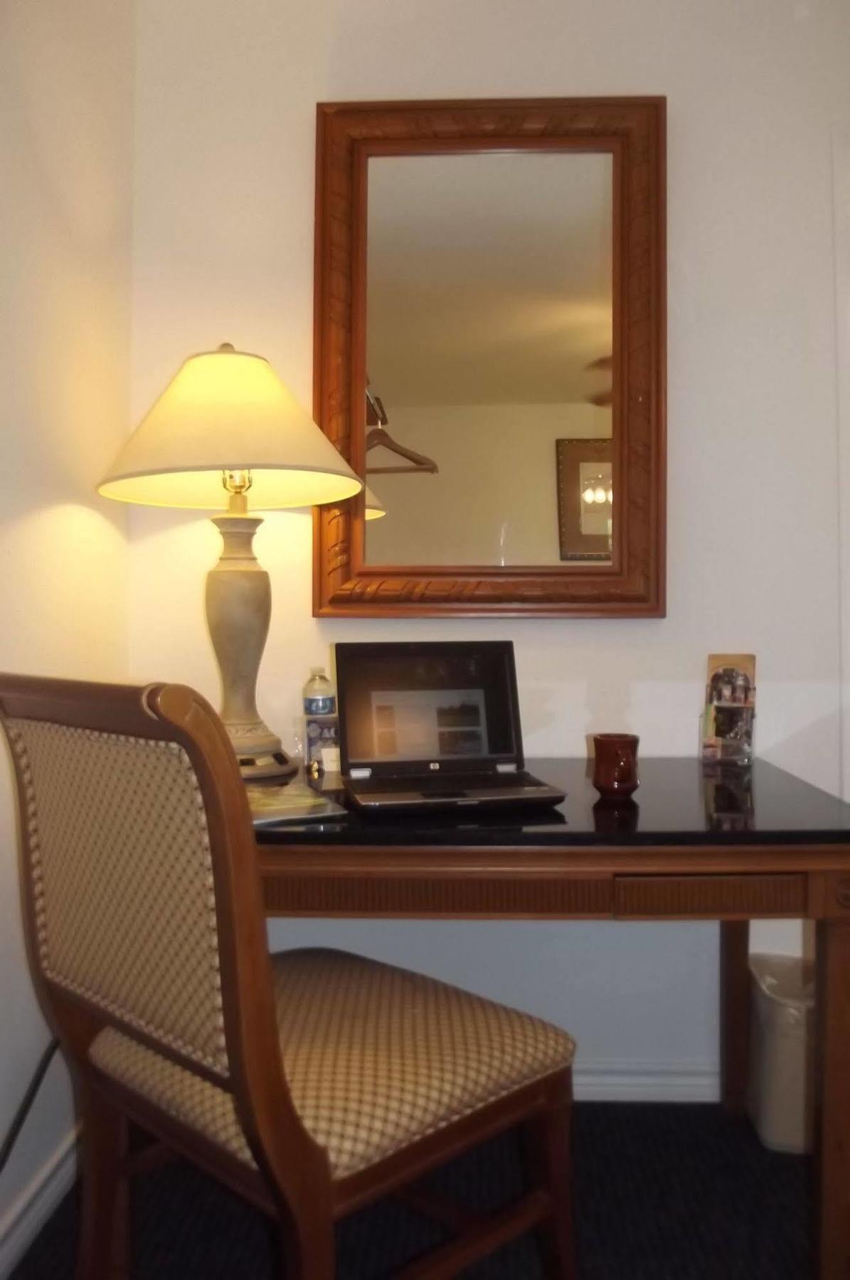Hempstead Country Inn & Suites 외부 사진